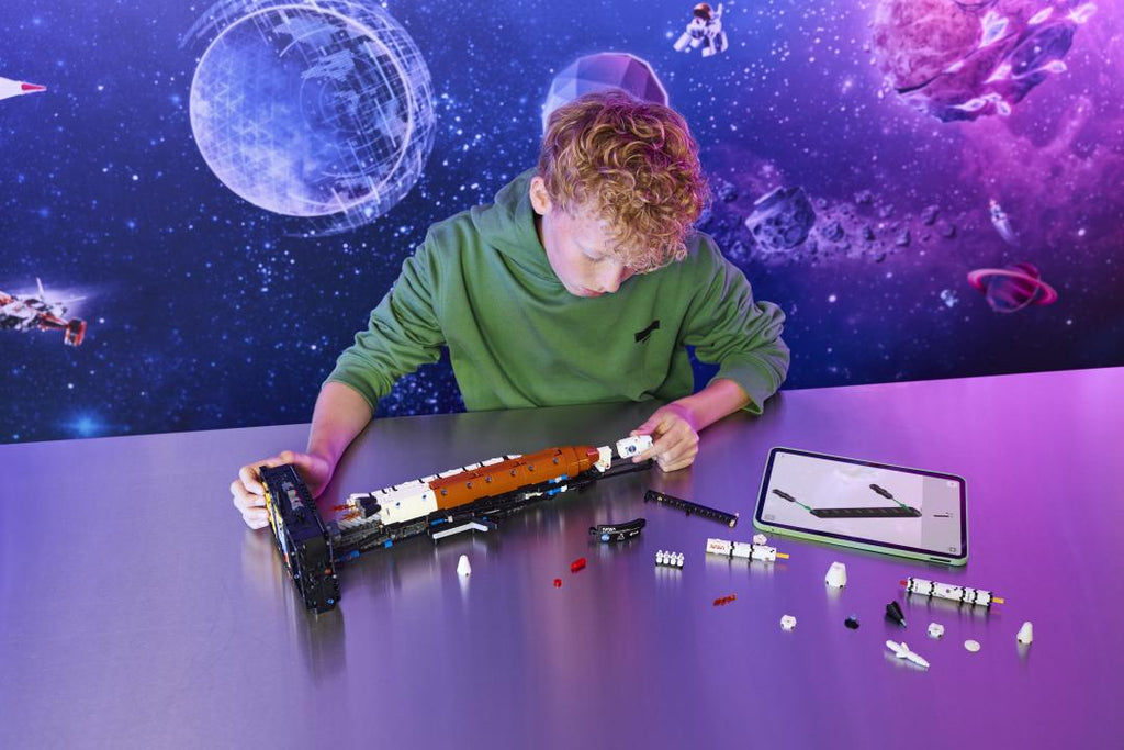 LEGO Technic NASA Artemis Space Launch System Rocket | 42221