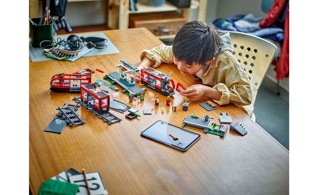 LEGO City Downtown Streetcar and Station | 60423