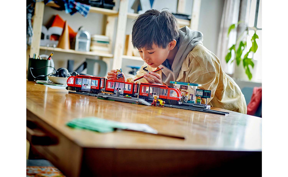 LEGO City Downtown Streetcar and Station | 60423