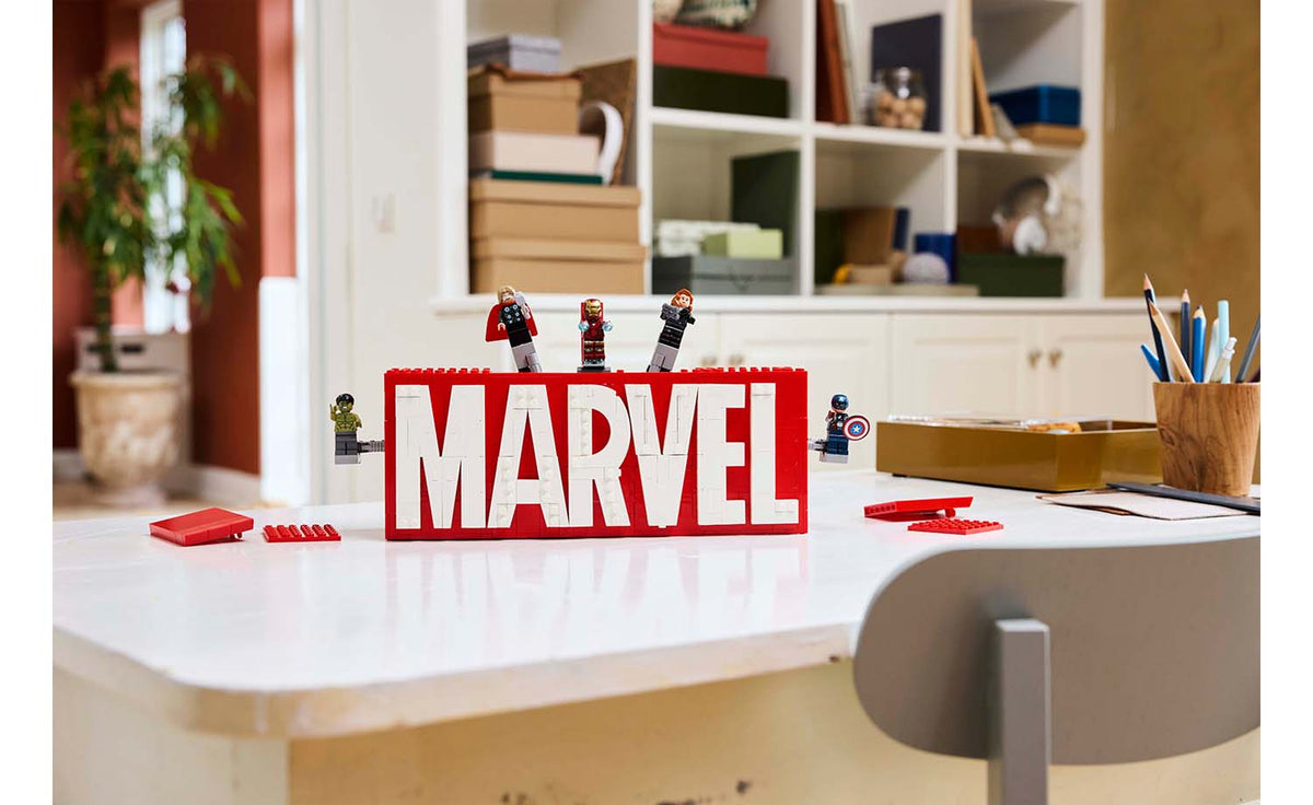 LEGO MARVEL Logo & Minifigures | 76313